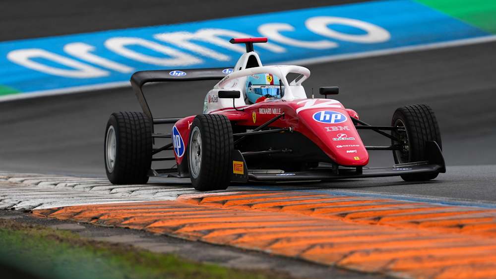 Larsen missed out on pole by eight tenths to Palmowski