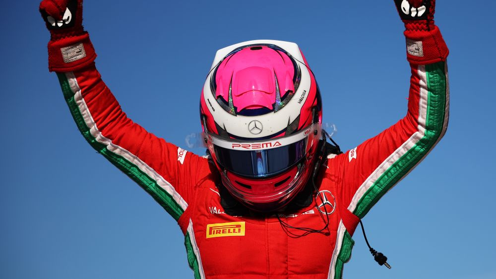 Garcia crowned first F1 Academy champion after holding off Pulling for Race 1 victory