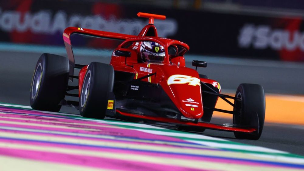 QUALIFYING: Pin untouchable with double pole position in Jeddah