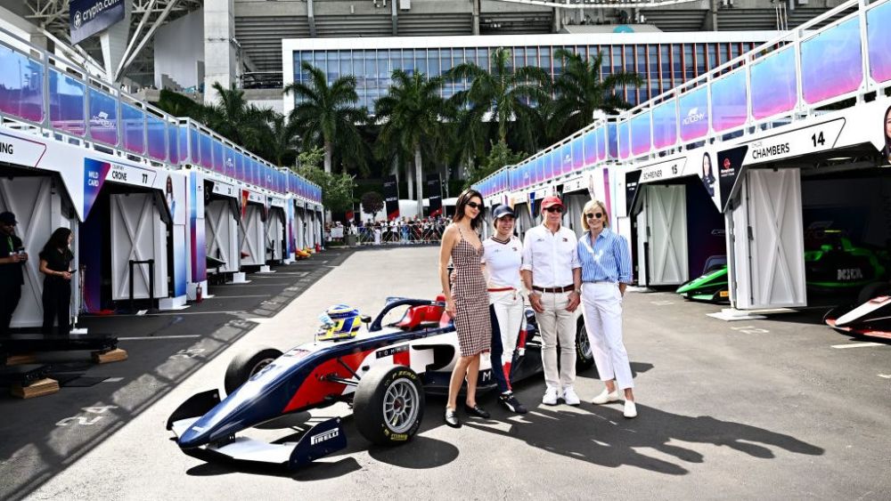 Martí tuvo la oportunidad de reunirse con Tommy Hilfiger y la invitada especial Kendall Jenner en Miami junto a la directora general de F1 ACADEMY, Susie Wolff.