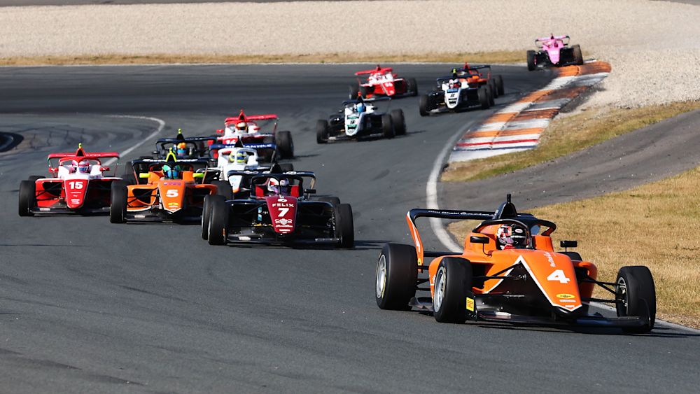 Hamda Al Qubaisi took the chequered flag 1.9s clear of teammate De Heus