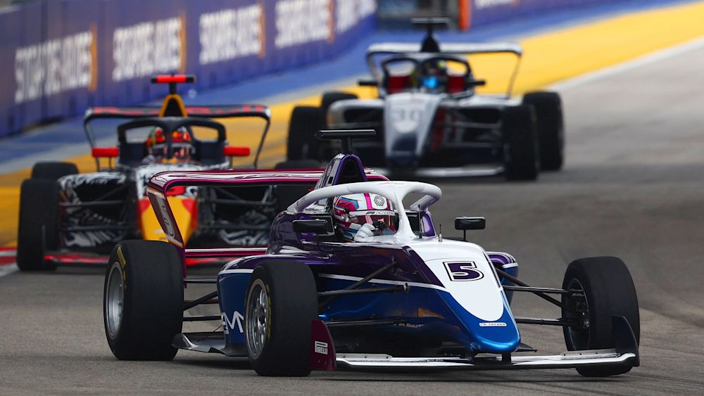 Lloyd se llevó a casa dos puntos en su debut en F1 ACADEMY