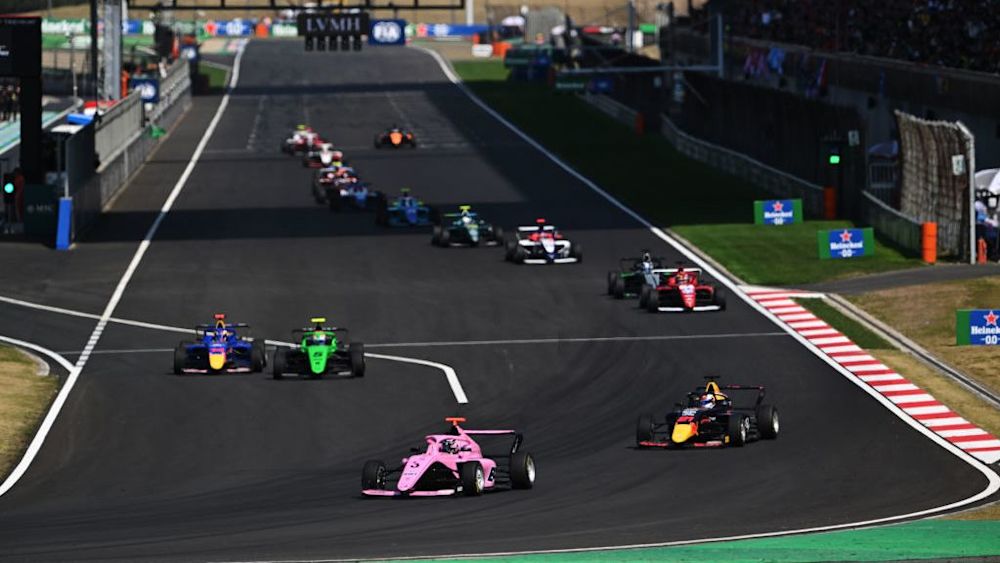 Gademan retained the lead through three Safety Car restarts