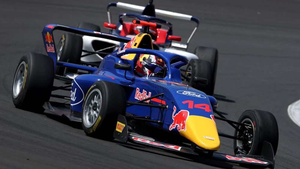 Chambers scored her sixth F1 ACADEMY podium in Race 2