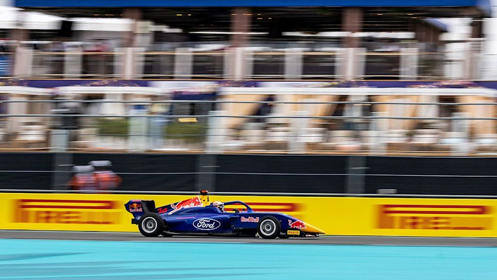 Chambers made her one dry lap count by scoring pole position for Race 2 in Qualifying 