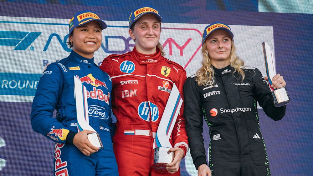 On 72 points Weug sits 17 points behind second-placed Chloe Chambers left and 37 points behind leader Doriane Pin right