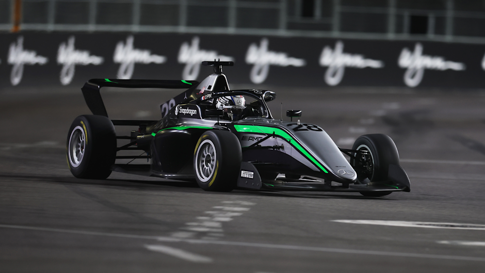 Standings leader Doriane Pin qualified fourth in Las Vegas one spot ahead of title rival Maya Weug