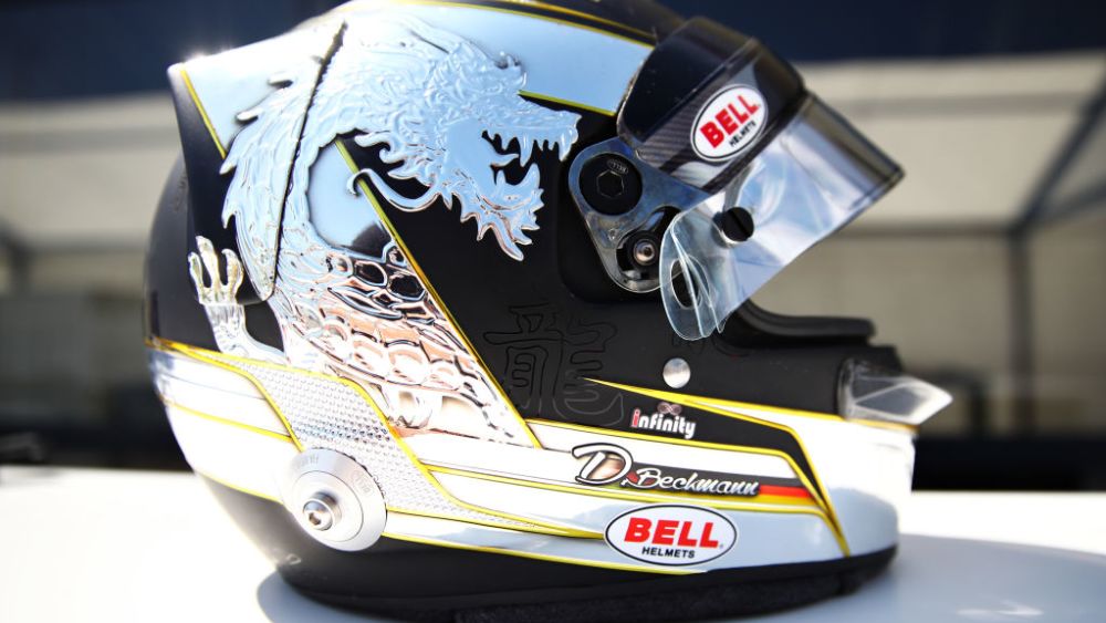 Shoei helmet dragon store design