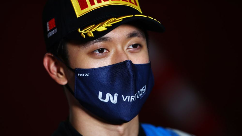 UNI-Virtuosis Zhou won Sundays Feature Race