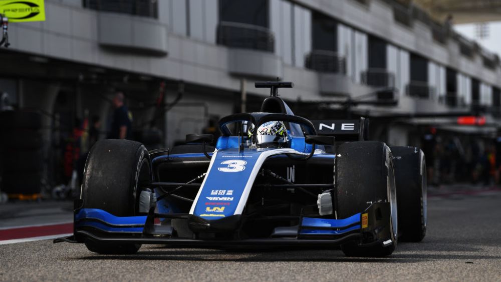 Zhou leads the standings after Round 1