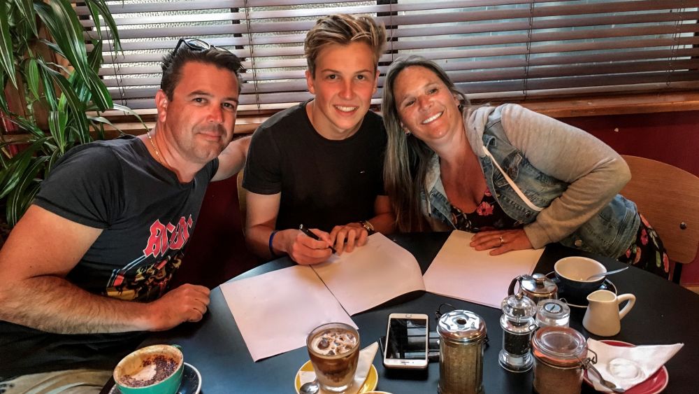 Lawson signed his Red Bull contract in a New Zealand cafe after winning the Toyota Racing Series
