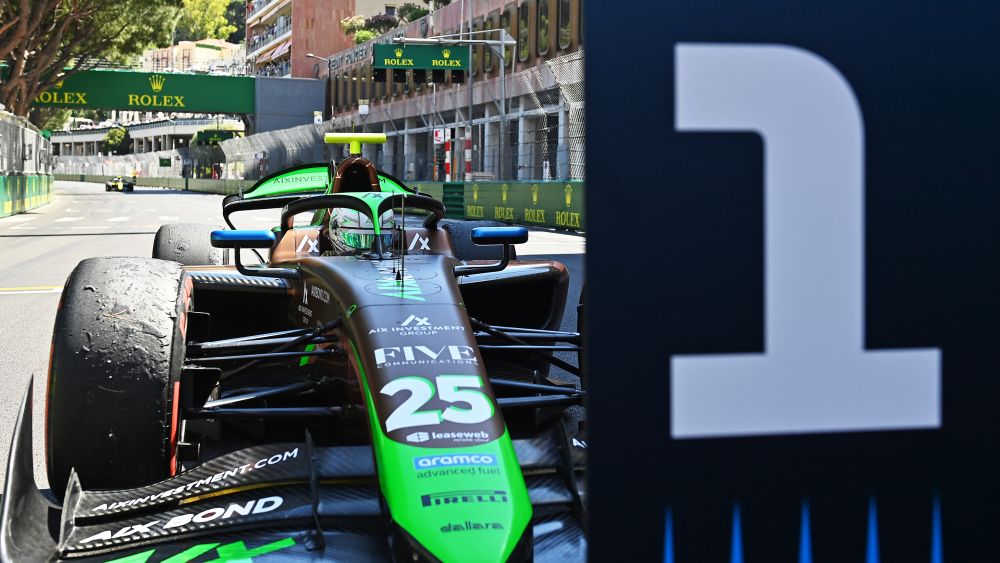 Barnard consiguió su primera victoria y la de AIX Racing en la Fórmula 2