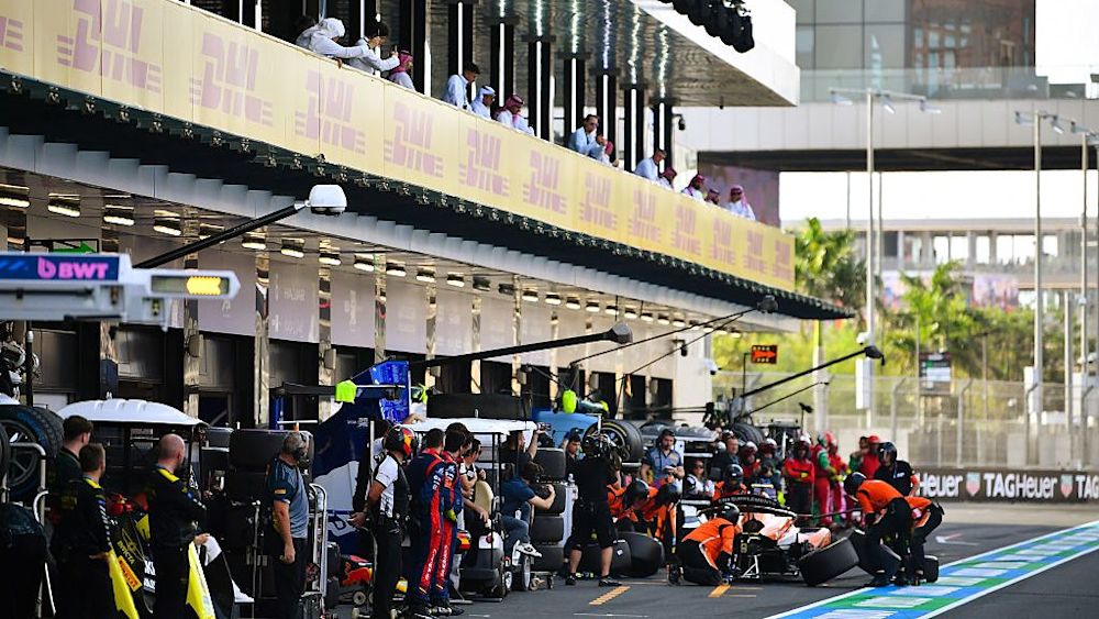 Un ritmo increíble con neumáticos medianos y una parada tardía con neumáticos superblandos pusieron a Verschoor en posición de ganar la carrera.