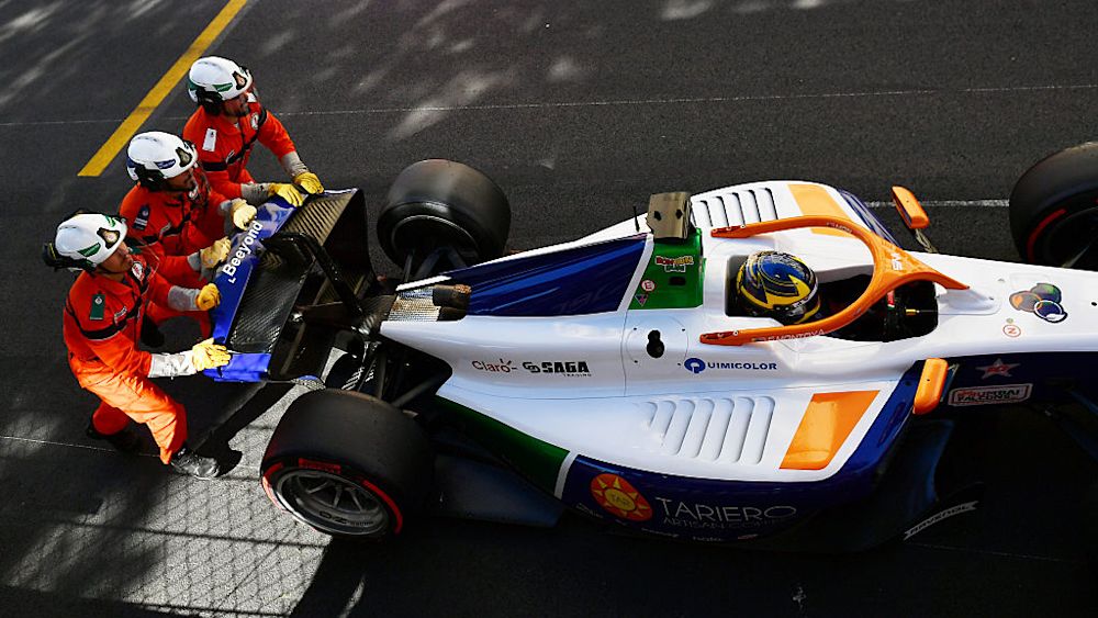 Montoya stalled on the grid prior to the Formation Lap at the Monte Carlo Feature Race
