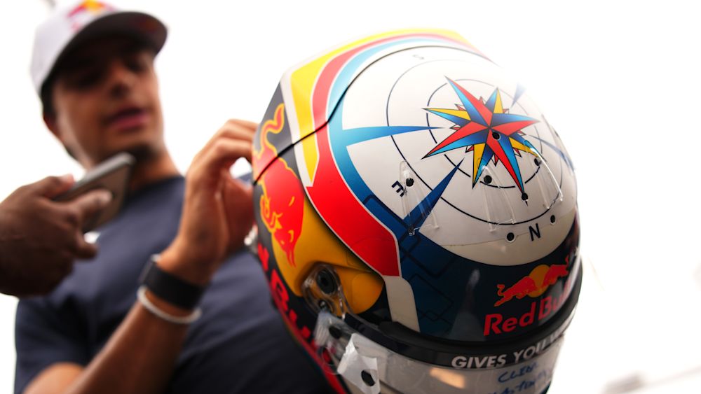 The Spaniard talked about how the design of the rose of the winds came about at the top of his helmet