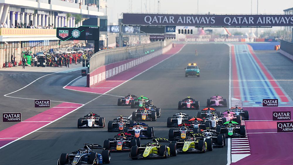 Martins made a great start to take the lead from Fornaroli into Turn 1