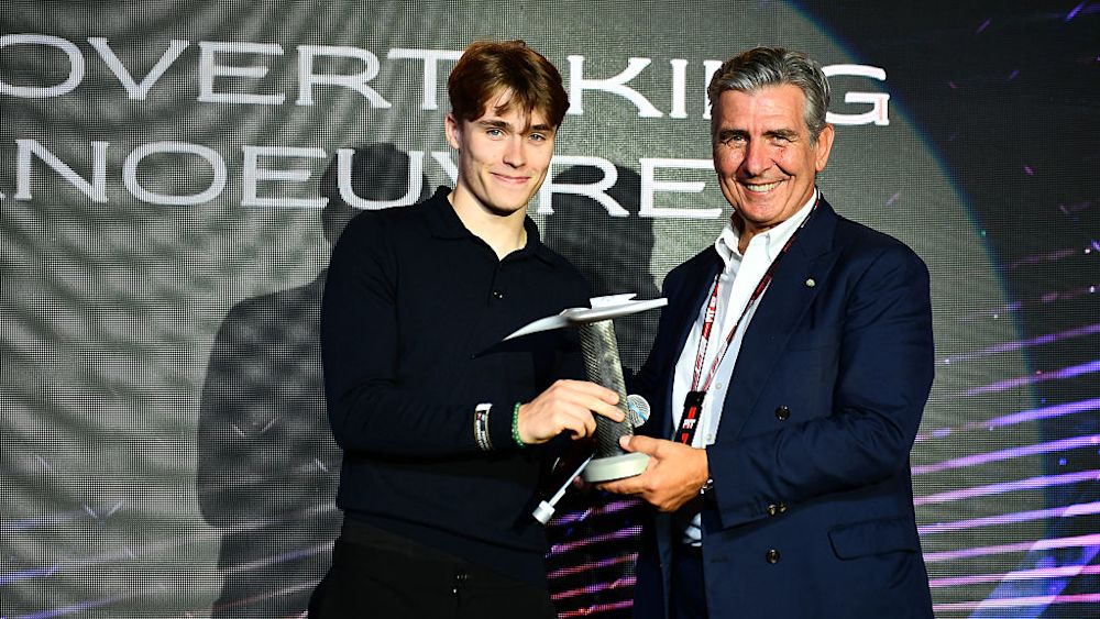 Andrea Pontremolli CEO of Dallara presented the award to Browning
