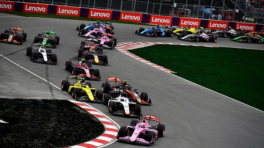 Mini led the pack early on but Leon eventually caught and passed the MP driver