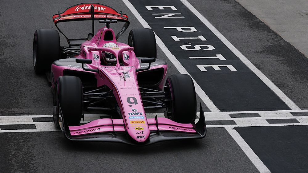 Minì currently leads the Drivers Championship by 19 points