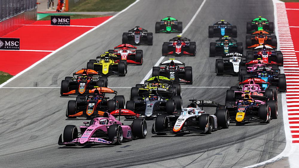 Mainis launch was perfect and he claimed the lead on the run to Turn 1
