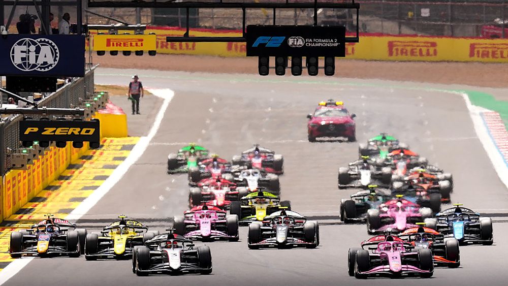 It was a good start for Minì who kept the lead of the race