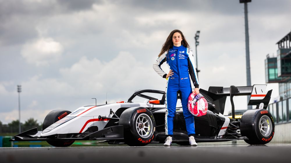 Abbi Pulling and Hamda Al Qubaisi complete FIA Formula 3 Test