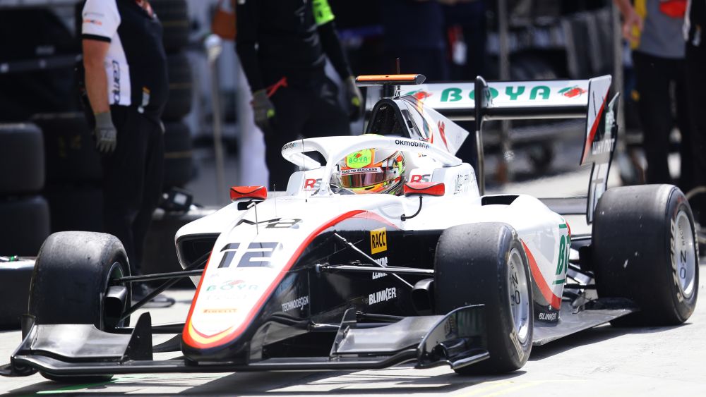 Boya was forced to pit after suffering a puncture early on in the Feature Race