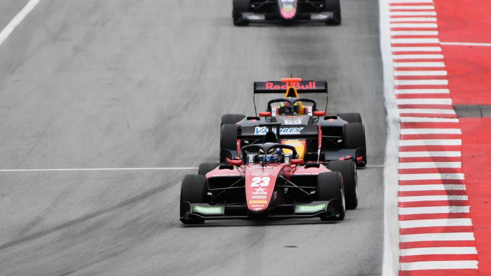 Lindblad put pressure on Mansell early on before overtaking him for the lead