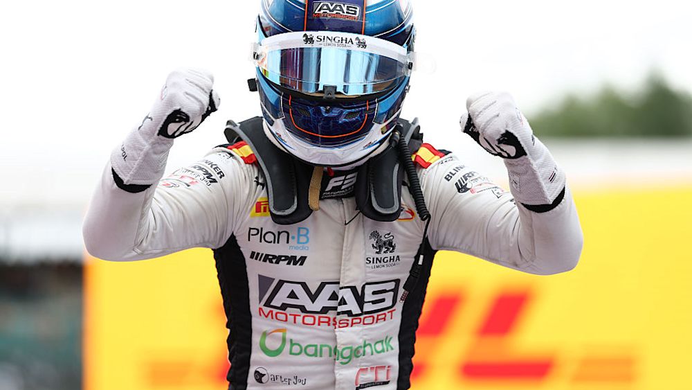 Inthraphuvasak claimed his first win in Formula 3 in the Sprint 