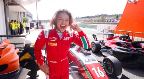 Bianca Bustamante claims inaugural F1 Academy win in Race 2 at Valencia