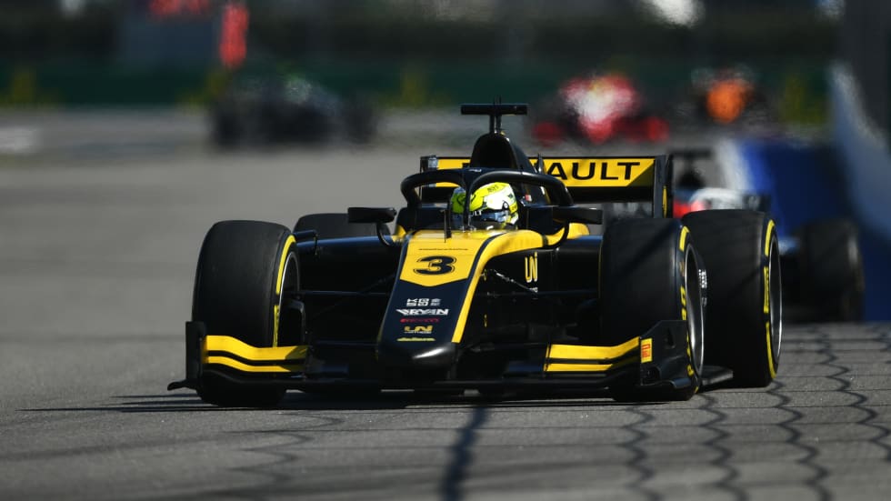 HIGHLIGHTS: Zhou takes first F2 win in red flagged Sprint Race