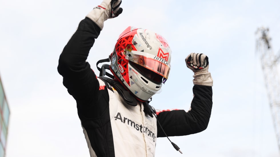 SPRINT RACE: Armstrong afasta-se de Daruvala para levar a vitória de Imola