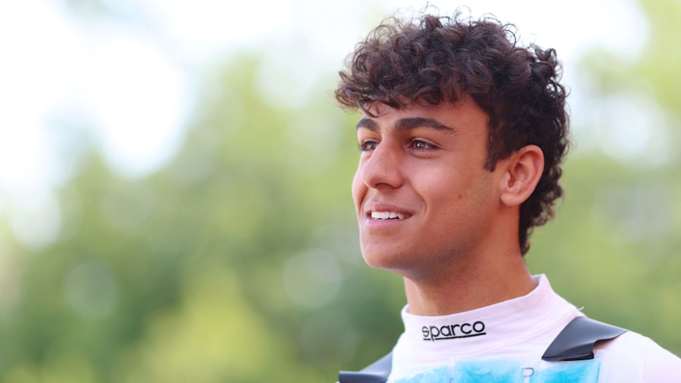 Arvid Lindblad graduates to F2 with Campos Racing for 2025