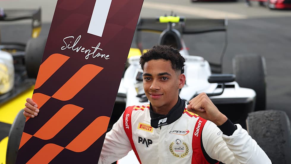 Ugo Ugochukwu leading the Formula 3 field at Silverstone