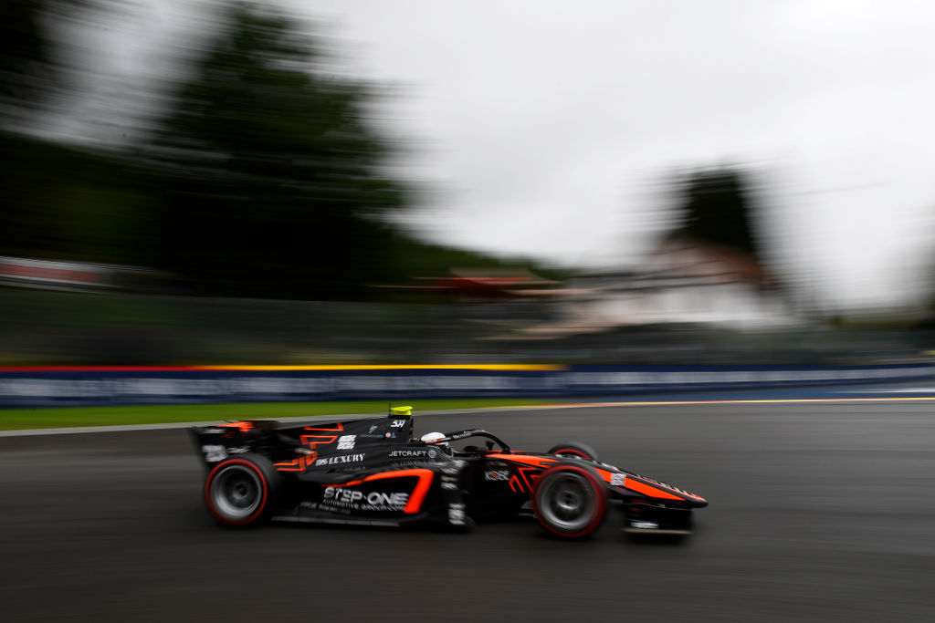 F2 - Richard Verschoor gets Spielberg redemption in frenetic final lap