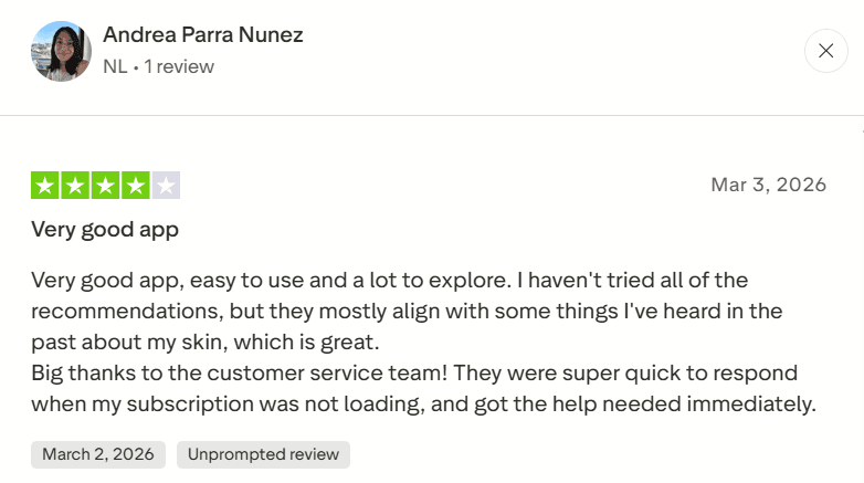 A 4-star review of the Lovi app from the Netherlands, noting it is easy to use, provides good skincare recommendations, and has responsive customer service.