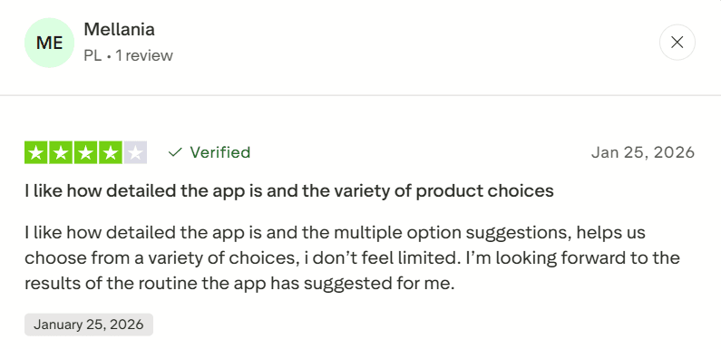 A 4-star review from Poland praising the Lovi app for its detailed information and wide variety of product suggestions.