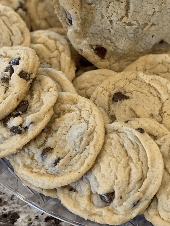 Chocolate chip cookies (8 count)