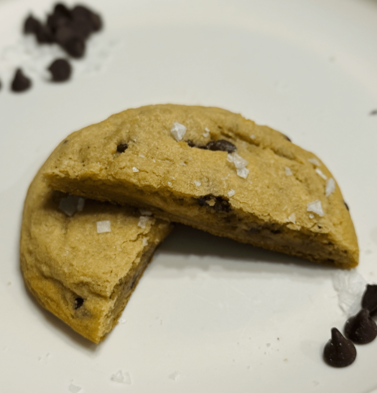Chocolate Chip Cookie with sea salt (1 count)