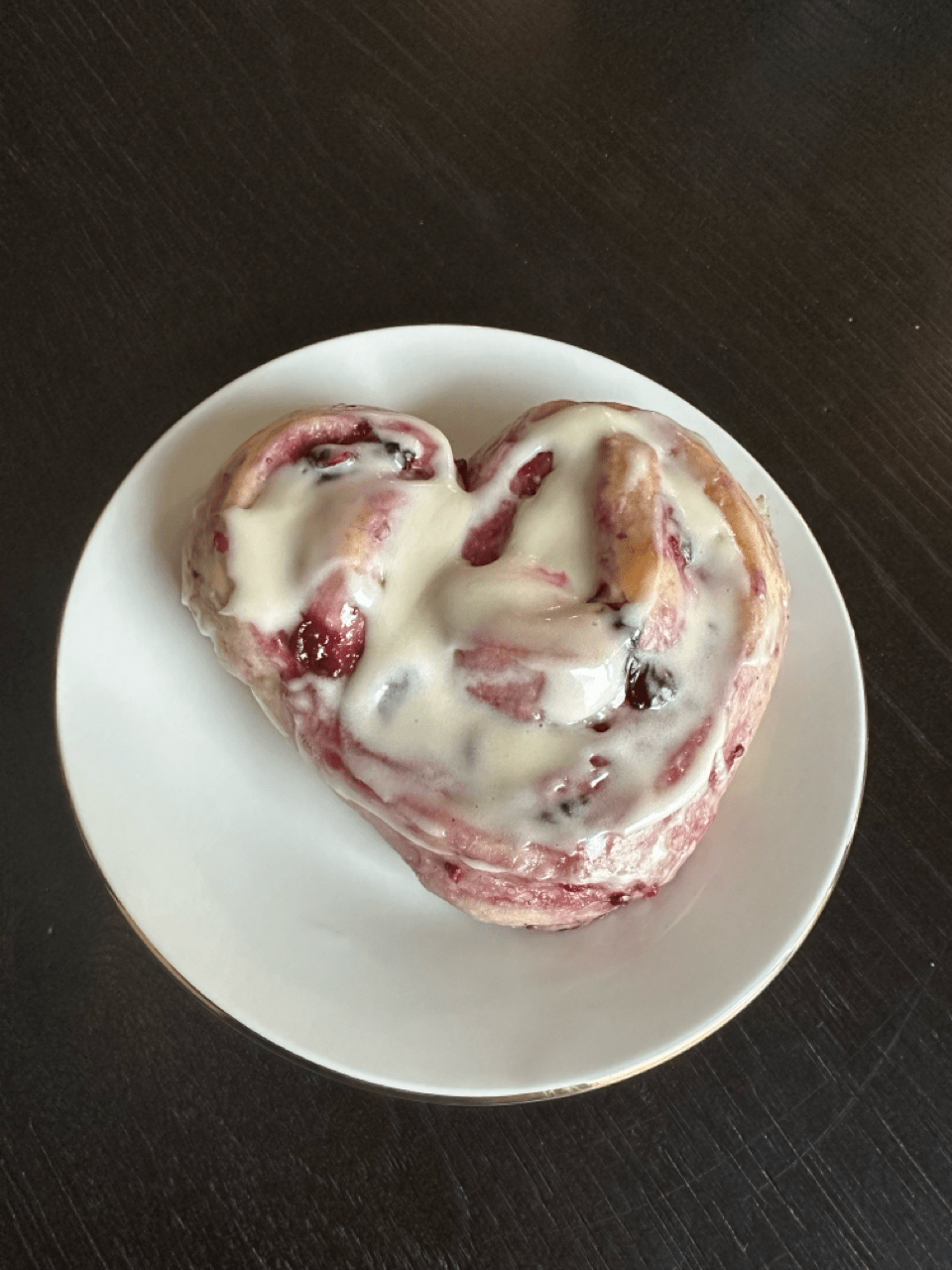 Mixed berry sweet rolls (4 count)