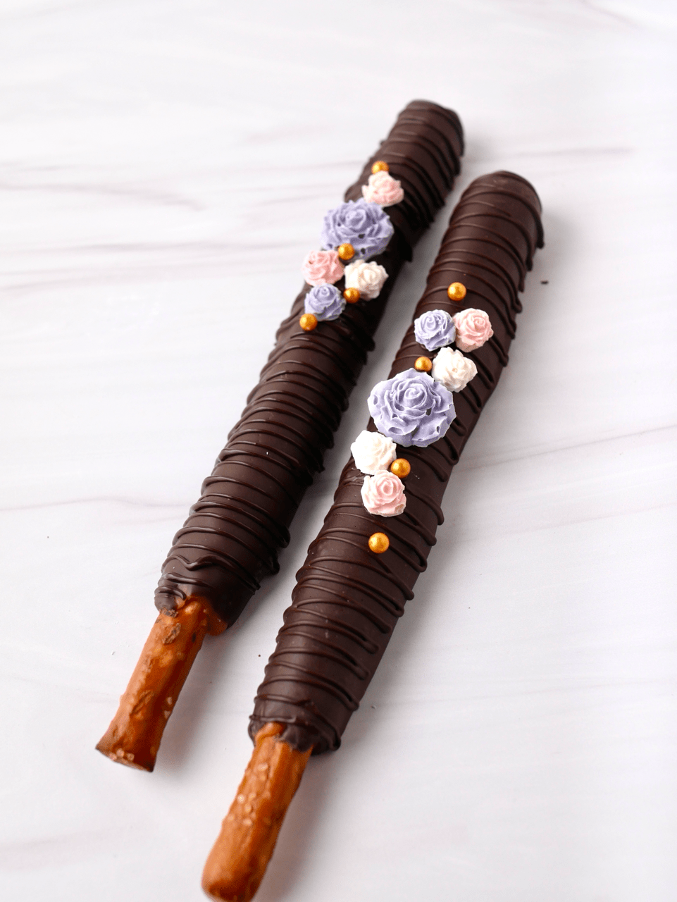 Dark chocolate and roses pretzels (set of 2)