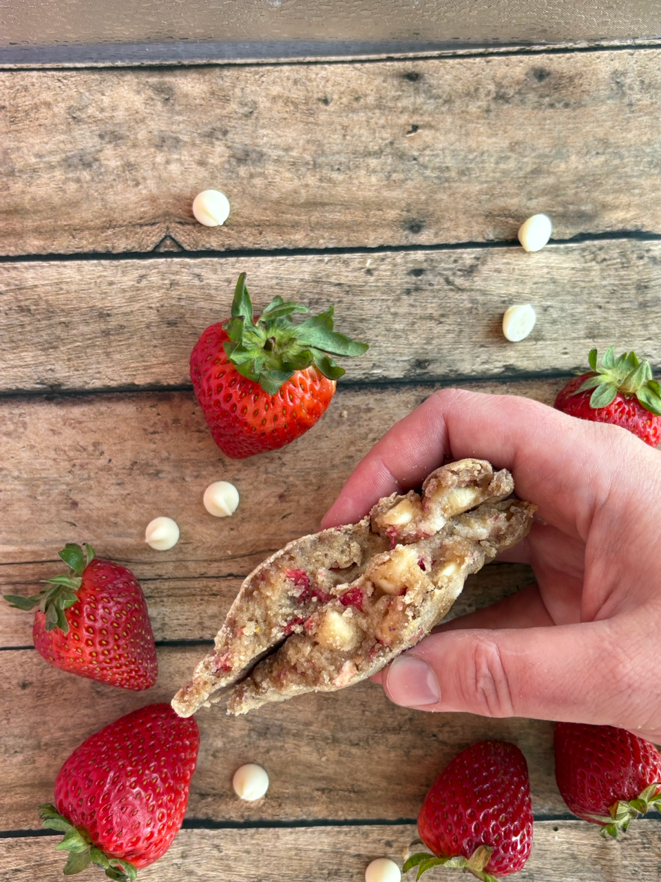 Strawberry White Chocolate Chip Cookies (4 count)