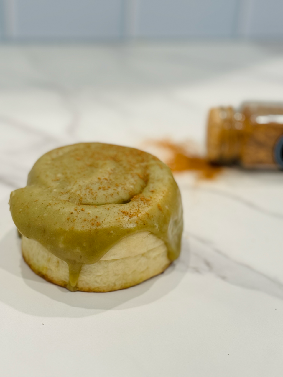 XL PISTACHIO CINNAMON ROLL ( 1 count)