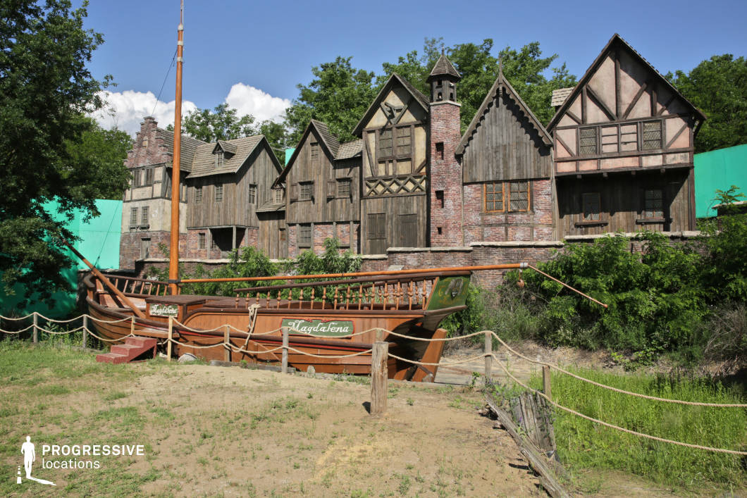 Western Town Backlot: Canal Houses %26 Ship