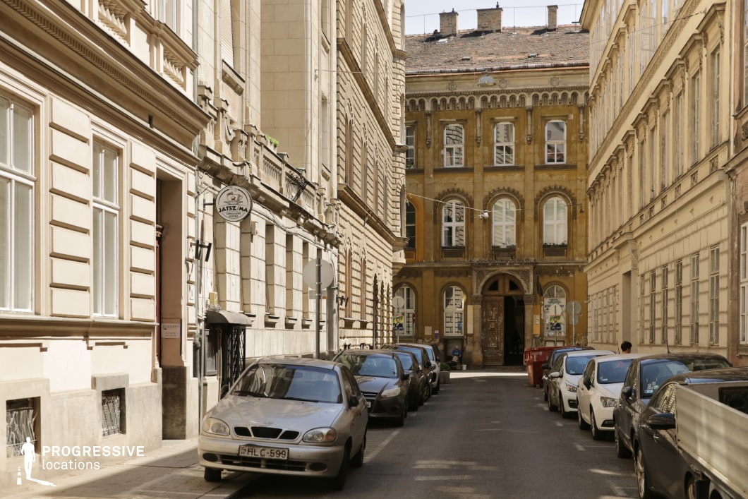 Narrow city street with historic facades, ideal location for photography and filming with clear perspective and structured layout