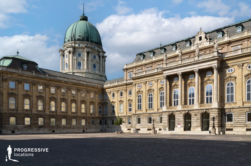 Large palace courtyard with central dome, shooting location for film and photography projects with open space and historic architecture