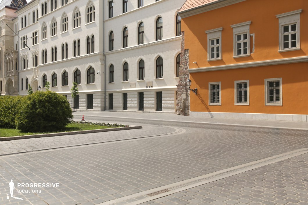 Curved street with historic facades, used for photo and film shoots