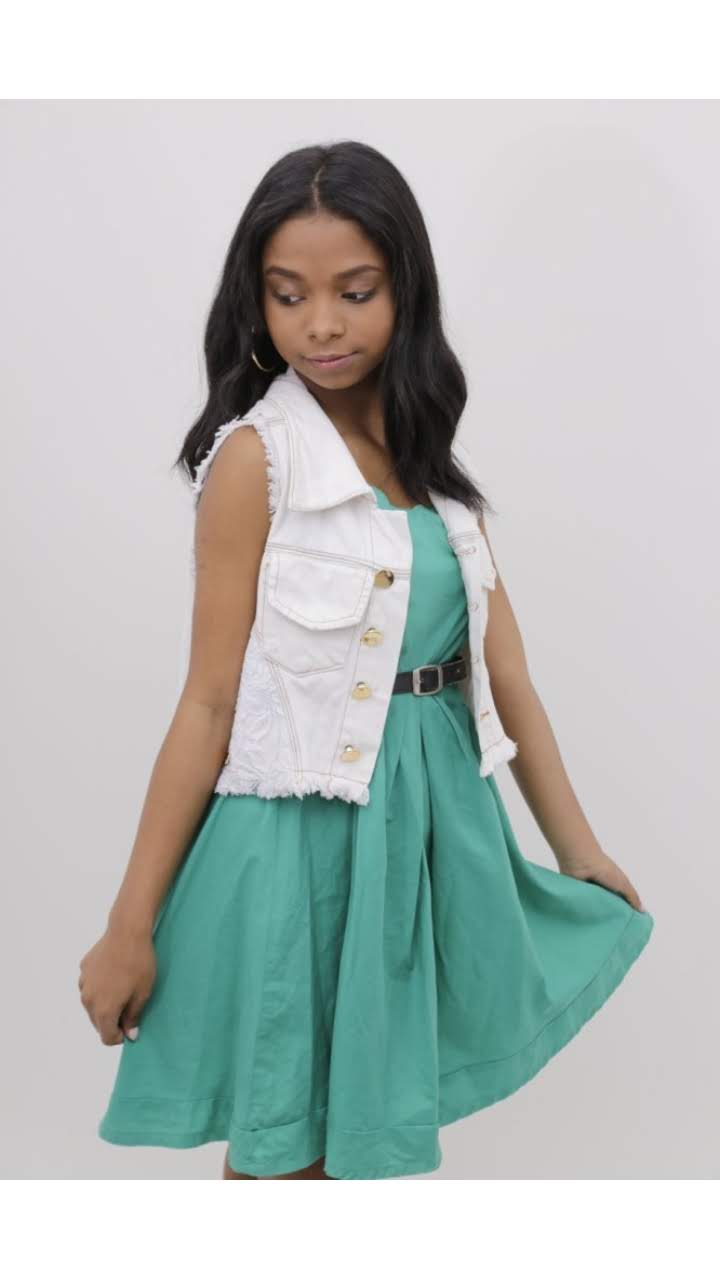 Ana Julia Firmino Silva - Gallery Image 1