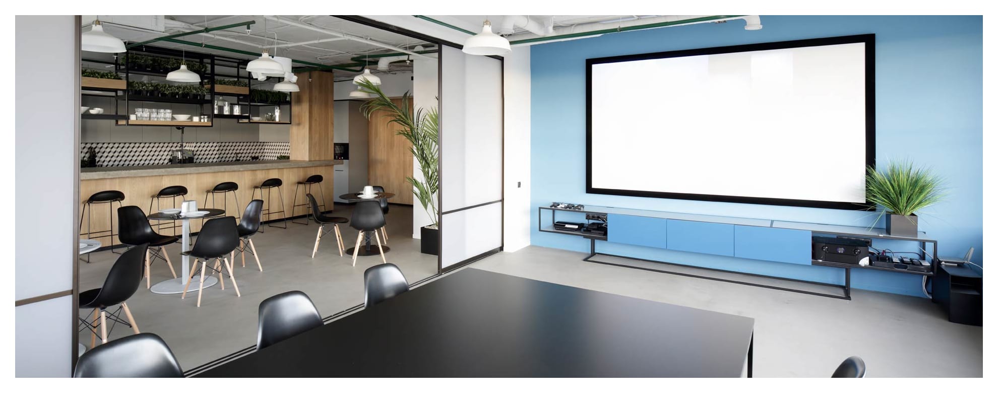 Projector Screens from Projectorpoint