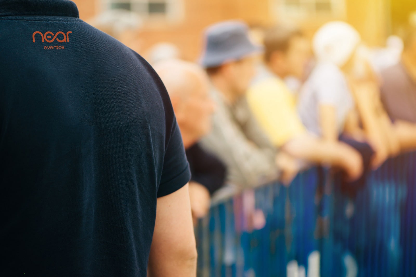 imagem de pessoas no escritório